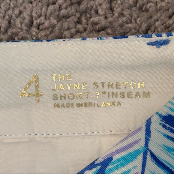 Lilly Pulitzer The Jayne Stretch Short. 7 “ inseam. Size 4 - Picture 3 of 6